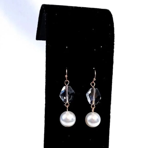 C' Est 1946 Layered White Faux Pearls Necklace and Drop Earrings Set - Picture 5 of 8